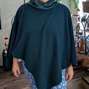 Fleece Poncho with faux fur collar - One Size